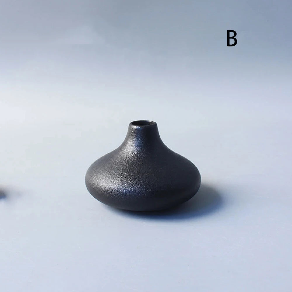 Small Japanese-Style Ceramic Bud Vase — Simple Tabletop Ornament
