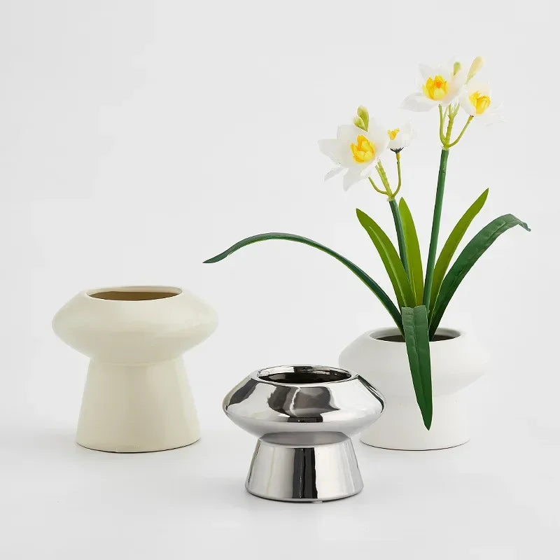 Minimalist Ceramic Vase — Modern Dried Flower Arrangement Vessel
