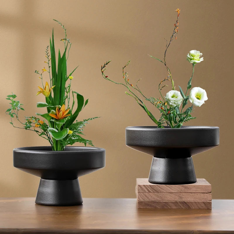 Retro Black Ceramic Vase — Tabletop Plant & Bonsai Vessel