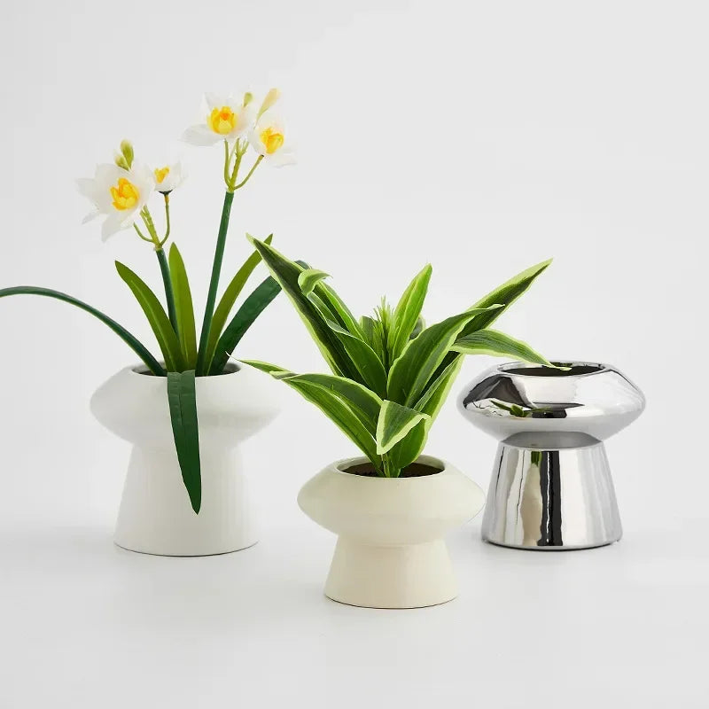 Minimalist Ceramic Vase — Modern Dried Flower Arrangement Vessel