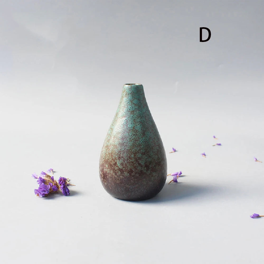 Small Japanese-Style Ceramic Bud Vase — Simple Tabletop Ornament