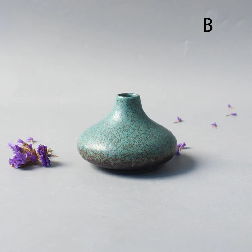 Small Japanese-Style Ceramic Bud Vase — Simple Tabletop Ornament