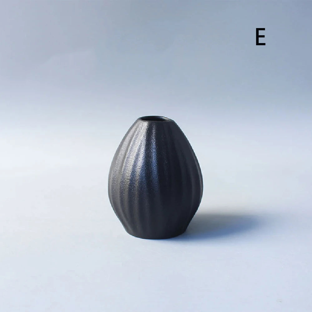 Small Japanese-Style Ceramic Bud Vase — Simple Tabletop Ornament