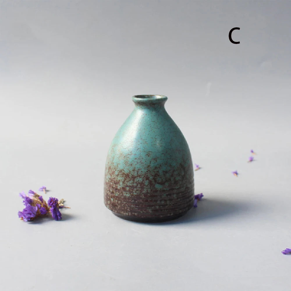Small Japanese-Style Ceramic Bud Vase — Simple Tabletop Ornament